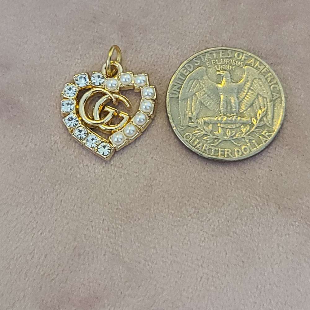 Gucci Gold and Pearl Heart Charm - Picture 2 of 3